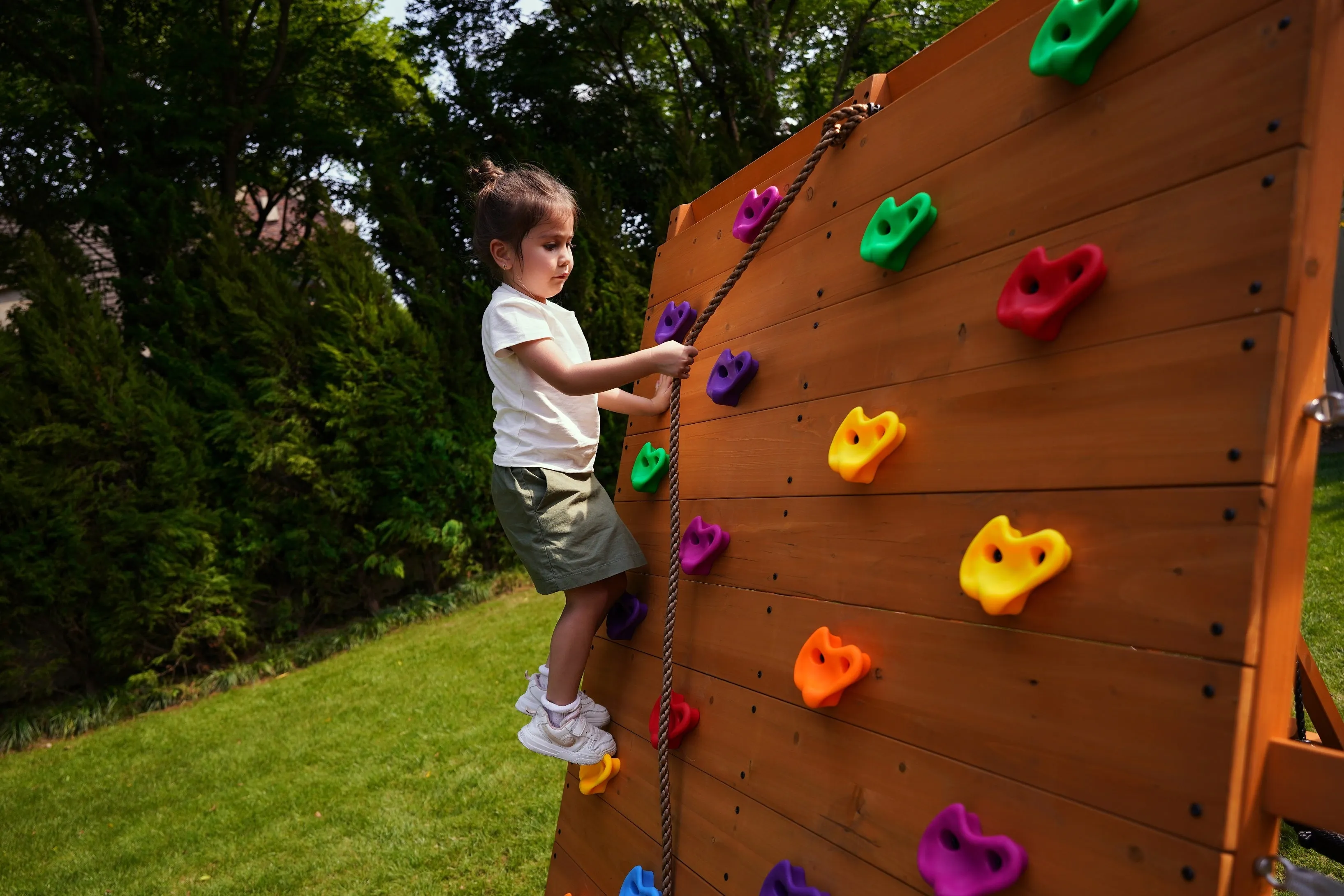 Avenlur Sycamore - Backyard Ultimate Climbing Set with 2 Swings And Trapeze Bar