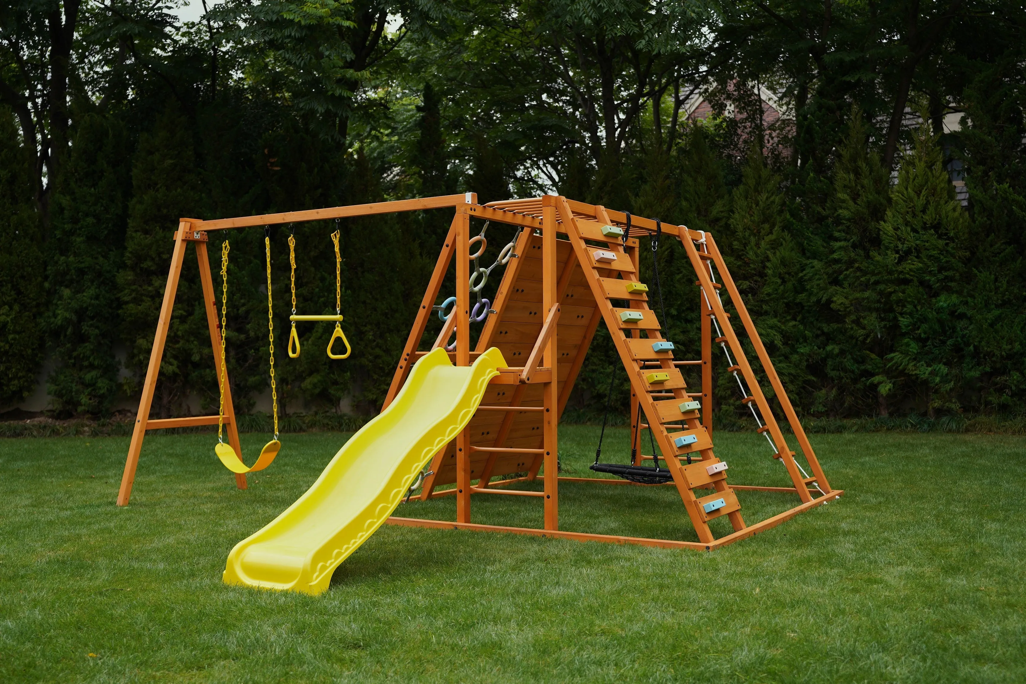 Avenlur Sycamore - Backyard Ultimate Climbing Set with 2 Swings And Trapeze Bar