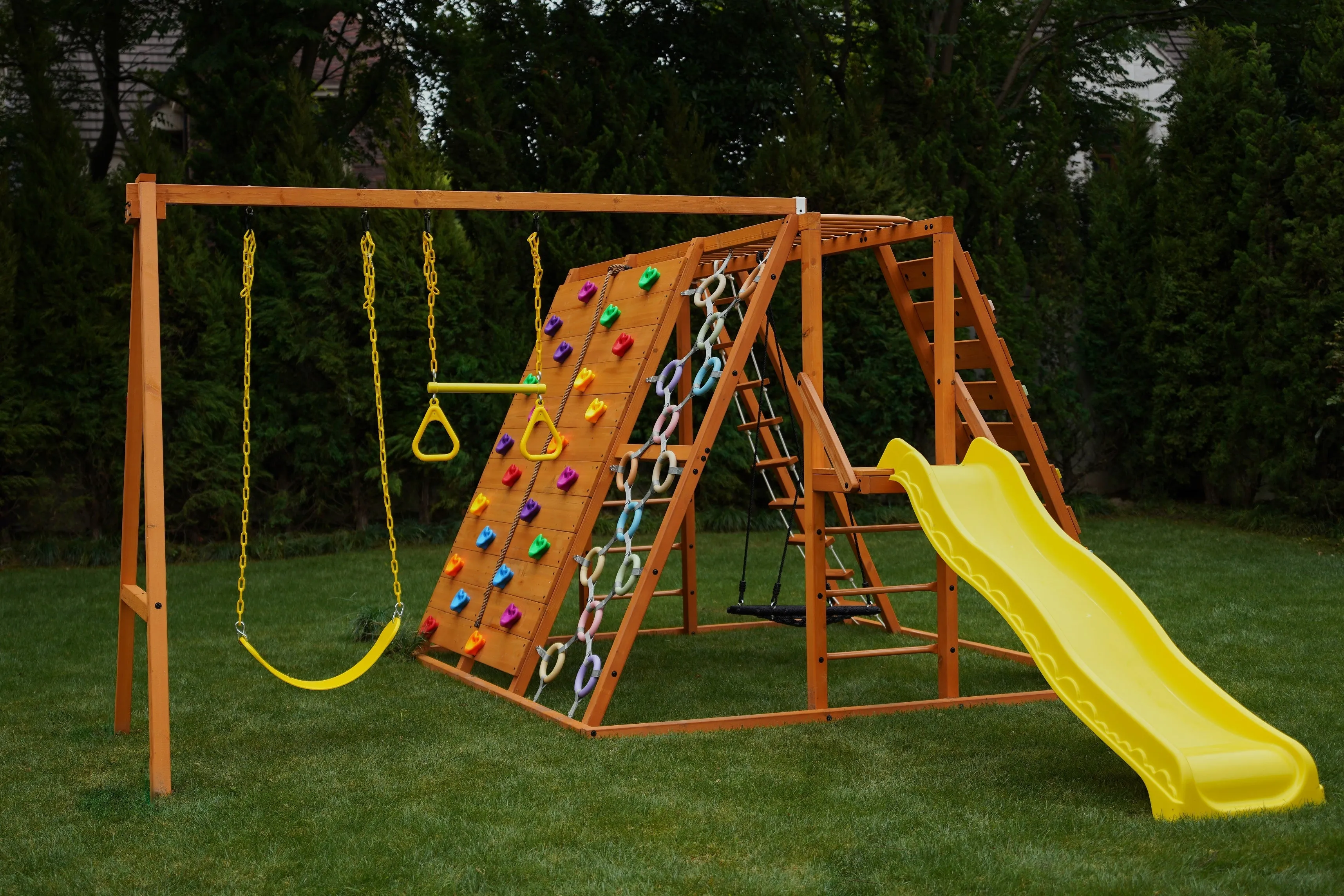 Avenlur Sycamore - Backyard Ultimate Climbing Set with 2 Swings And Trapeze Bar